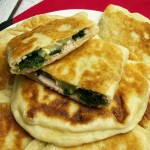 Smażone chlebki z szynką i szpinakiem