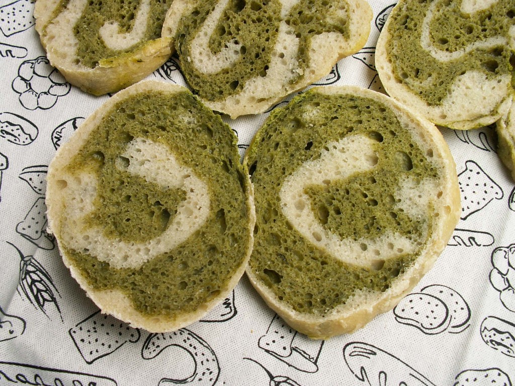 zawijane bułki ze szpinakiem