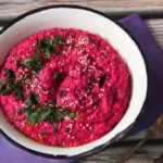 hummus z pieczonymi burakami