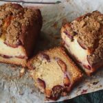 ciasto ze śliwkami i cynamonową kruszonką