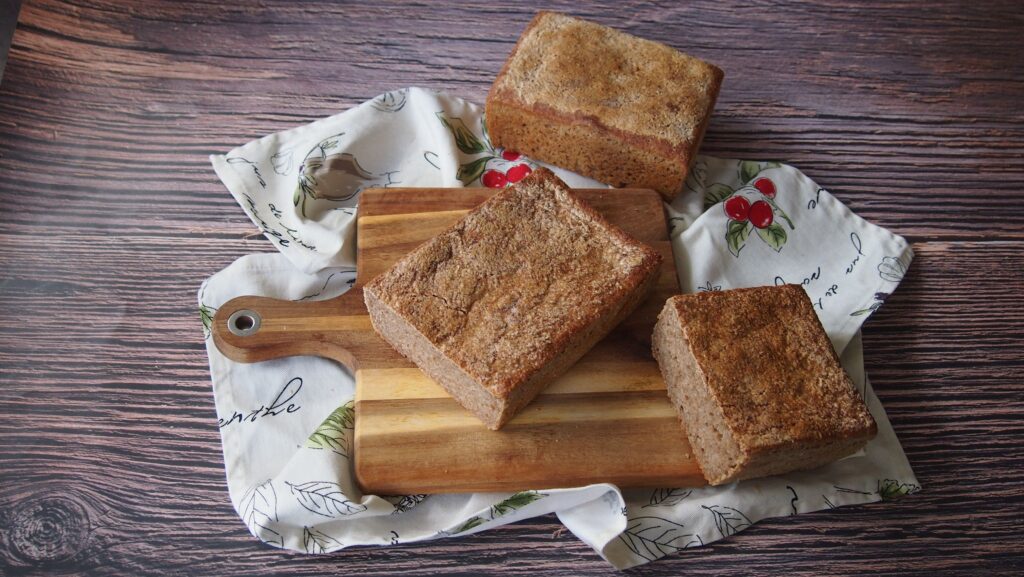 chleb orkiszowy razowy na zakwasie