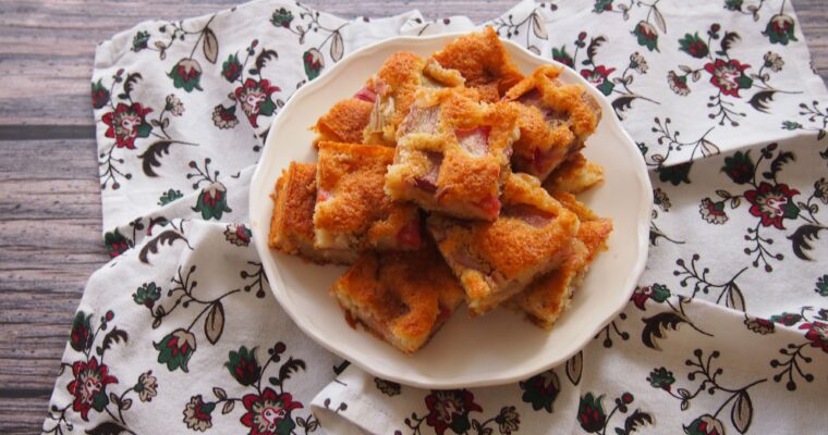 Ciasto ucierane z rabarbarem