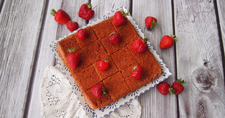 Ciasto truskawkowe całkiem inaczej – bez glutenu, jajek i mleka
